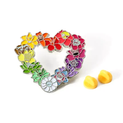 Distintivo em forma de coroa de flores com esmalte vazado